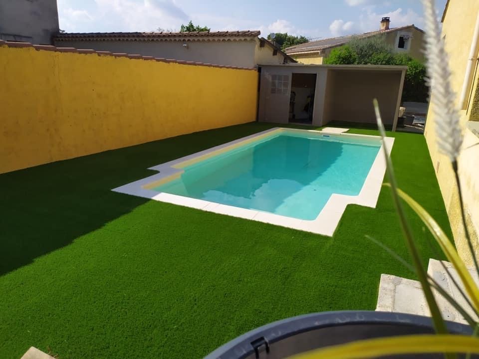 fournisseur gazon synthétique 35 mm tours de piscine à Fontainebleau